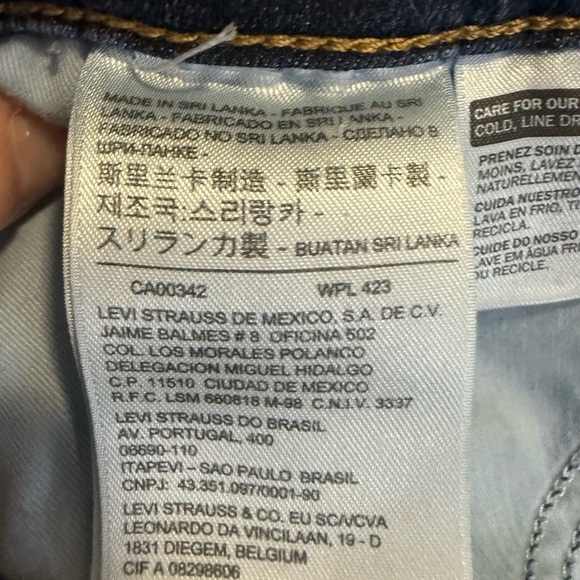 Levi's Light Blue Denim with Eco Care - Picture 3 of 6